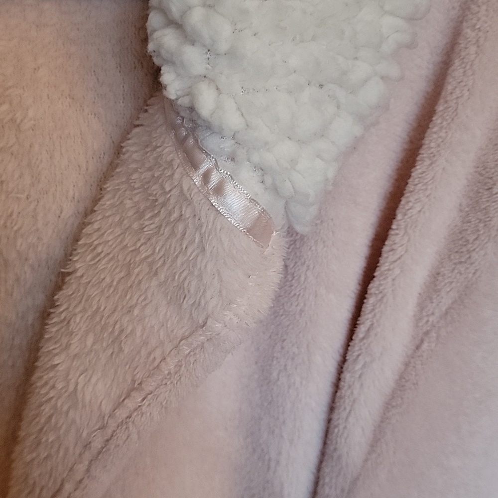 Ulta, so amazingly SOFT bathrobe, light pink and cream, L/XL. NWOT. - Picture 8 of 9